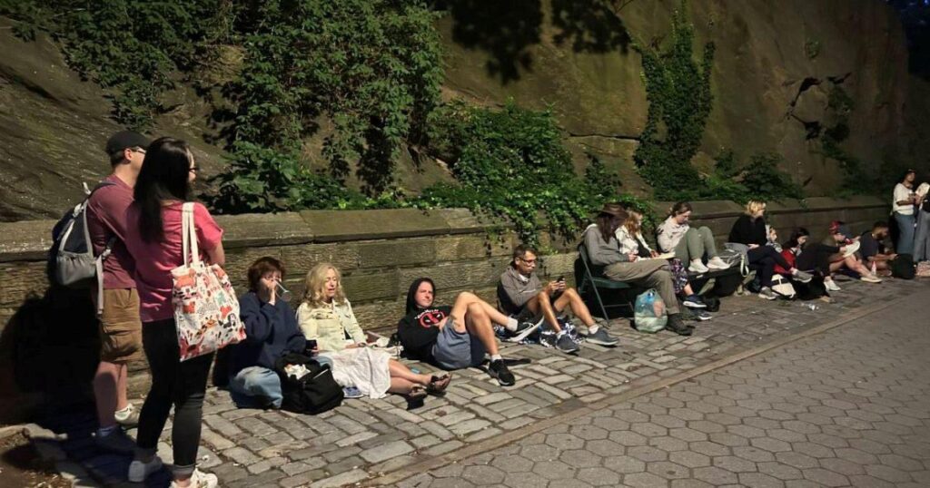 Nova York E Suas Filas De 16 Horas Para Peças De Shakespeare