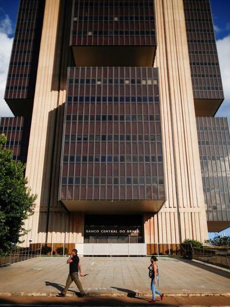 Bolsa Em Máximas Com Selic Estabilizada e Preço Da Gasolina