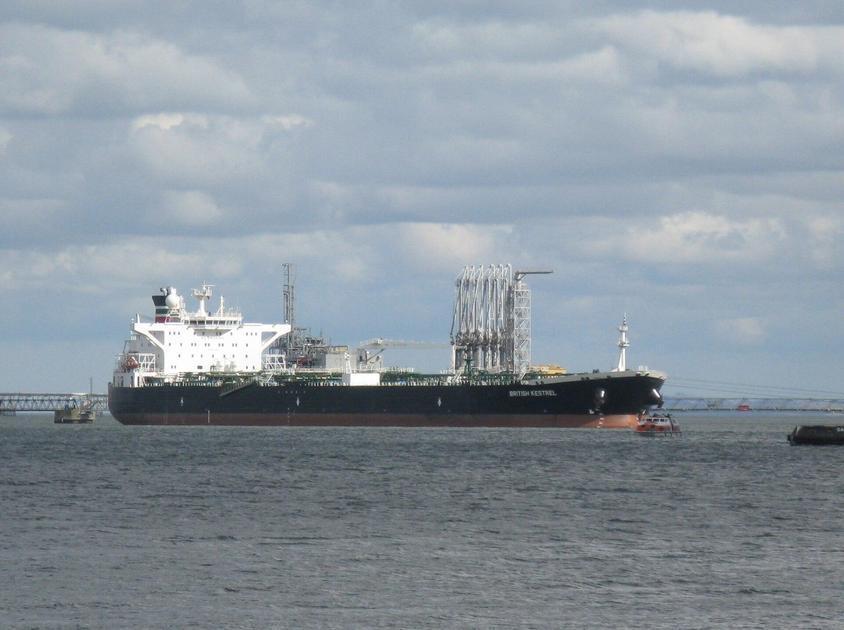 Navio Cargueiro Britânico Sofre Ataque No Estreito De Ormuz