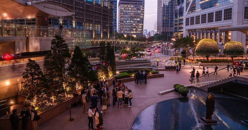 Super-Ricos Escolhem Hong Kong diante da Crise no Golfo