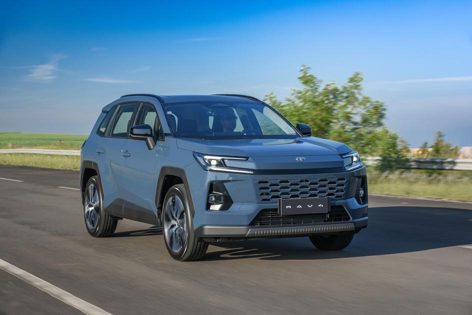 Toyota RAV4 Remove Versão Plug-in e Dobra Vendas no Brasil
