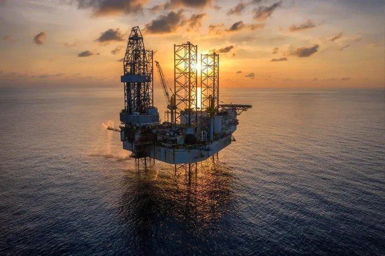 Balança Comercial Registra Superávit com Alta nas Exportações de Petróleo