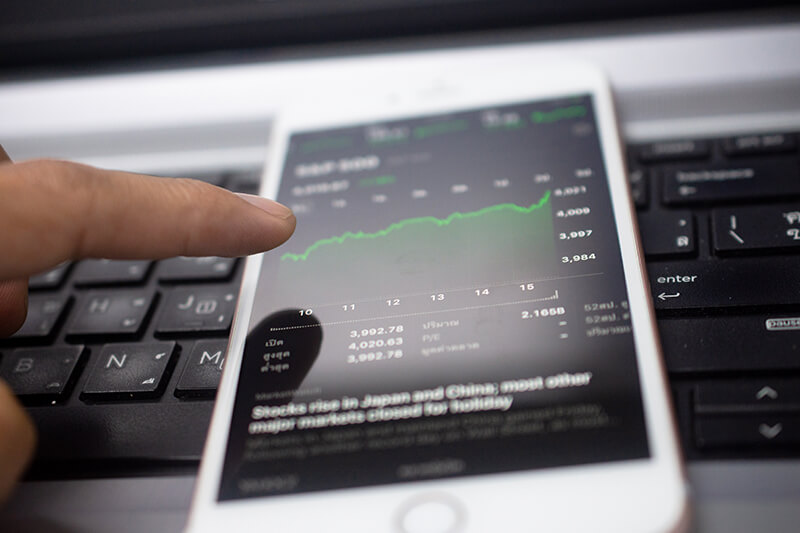 grafico de investimento comercial forex na tela telefone movel foco suave 1